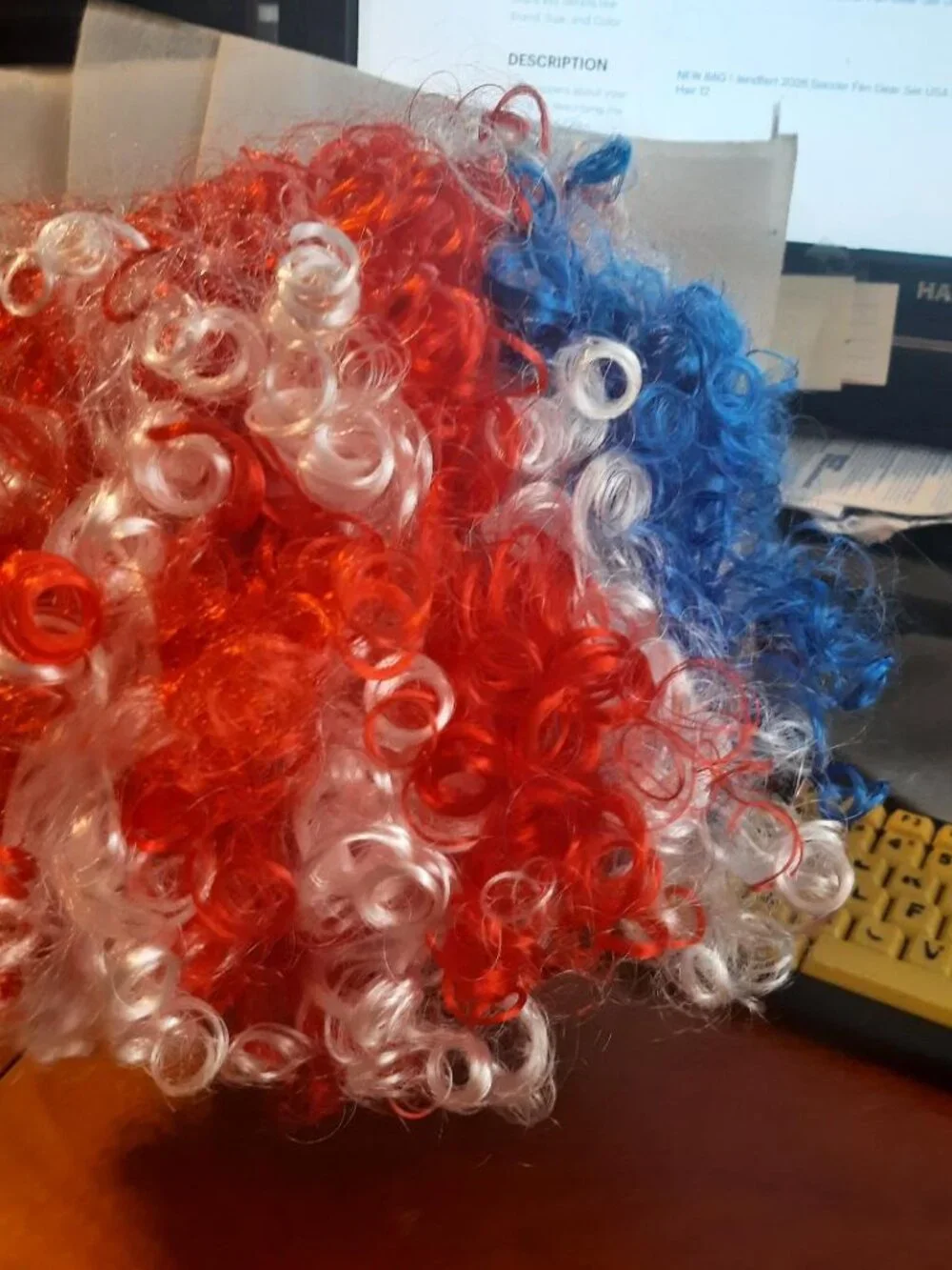 NEW BAG ! Jendfert 2026 Soccer Fan Gear Set USA Flag Clown Wig Loud Horn